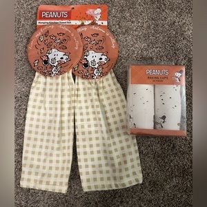 NWT Snoopy kitchen bundle, dish towels and baking cups